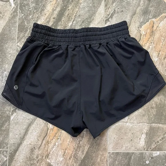 ❌ SOLD. LULULEMON High Rise Hotty Hot Short 2.5” | Black | Size 6 - Picture 3 of 5